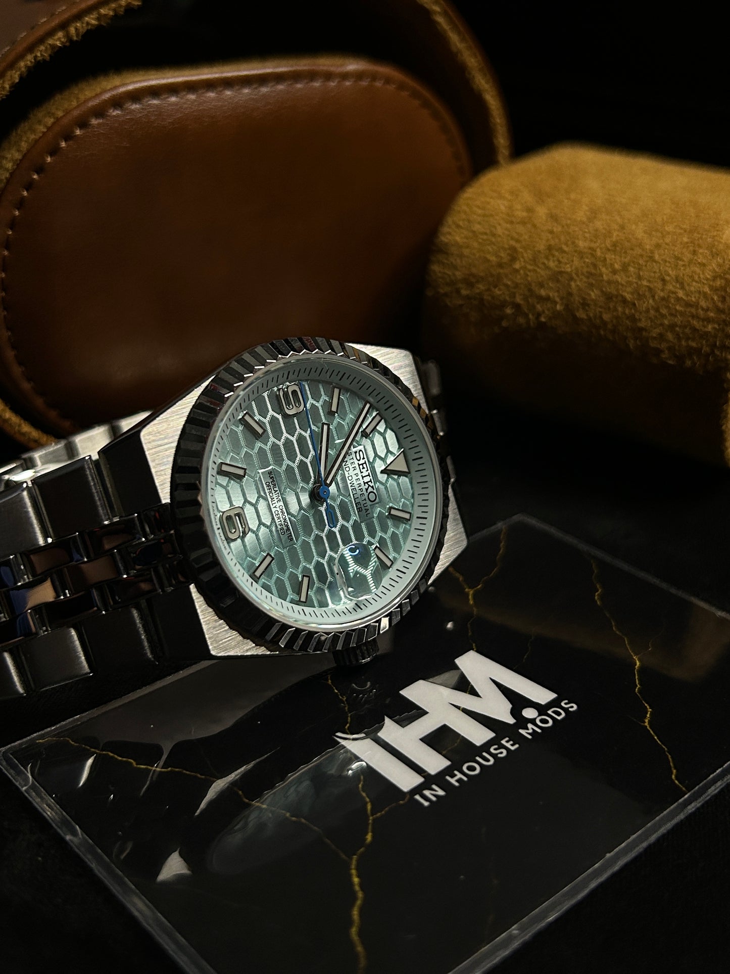 IHMLand-Dweller™ Ice Blue Honey Comb Dial