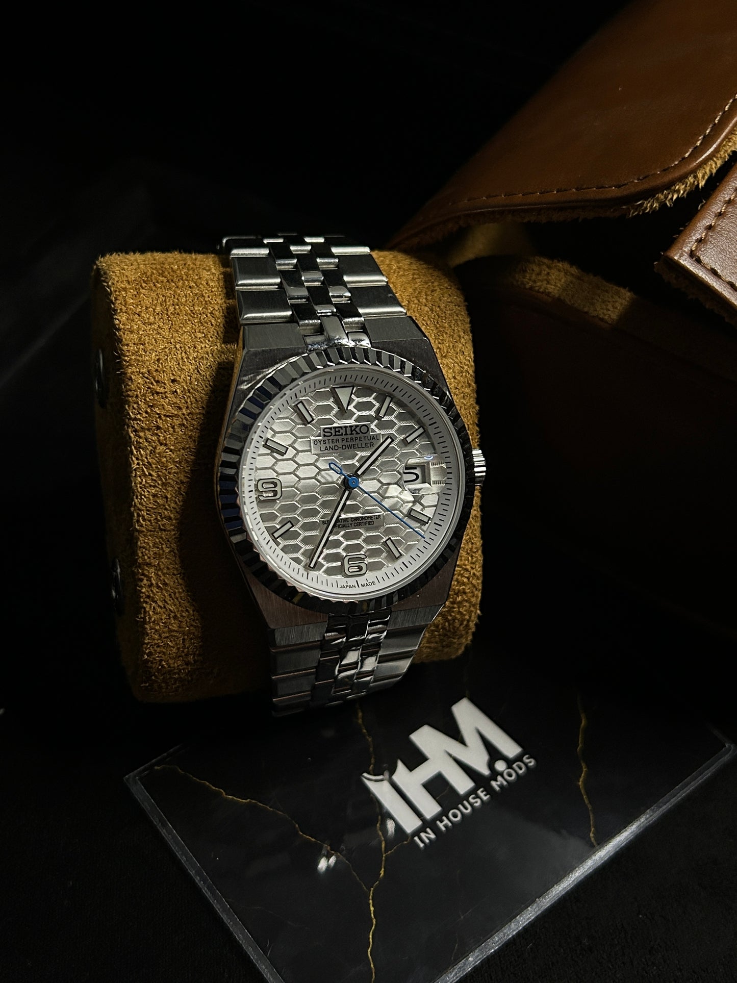 IHMLand-Dweller™ White Rolesor